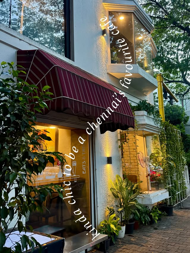 Ciclo Café in a leafy Pondicherry street